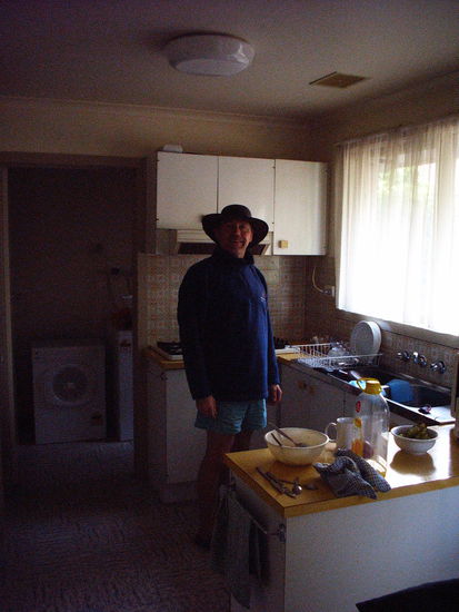 Harald in unserer "wunderschönen" Küche die wir für eine Woche unser eigen nannten