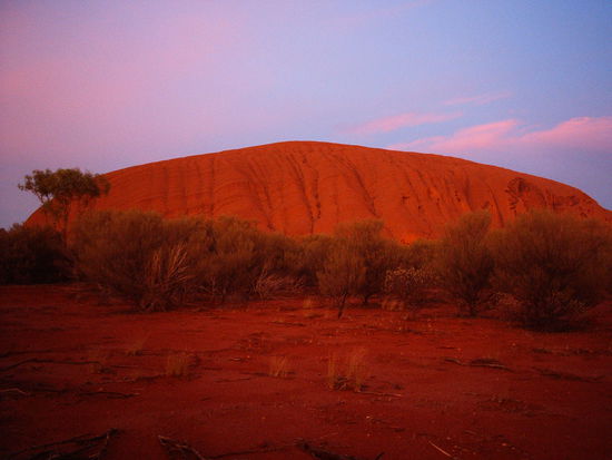 Sonnenaufgang am Uluru