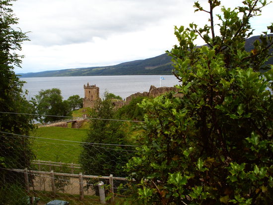 Blick auf die Ruine von Urquhard Castle