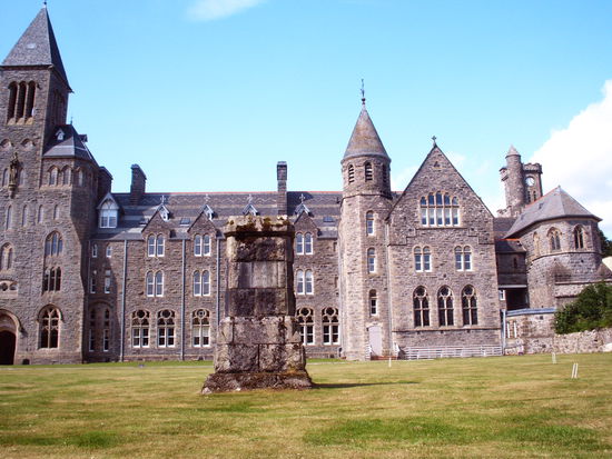 Nochmal ein Foto von der alten Abtei, die komplett in Ferienwohnungen umgebaut wird