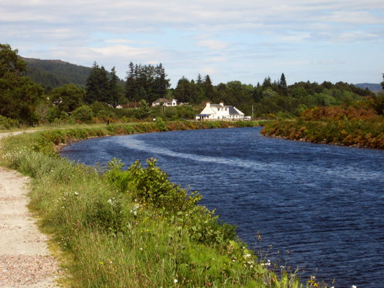 Der kaledonische Kanal, der ins Loch Ness führt