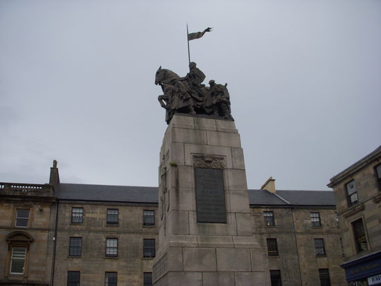 ein Denkmal zur Erinnerung an alle Krieger.....