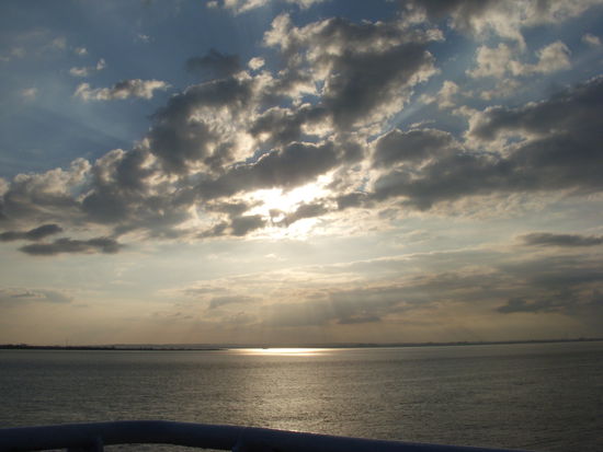 Sonnenuntergang von der Fähre gesehen