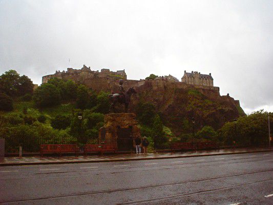 Edinburgh Castle aus der Ferne