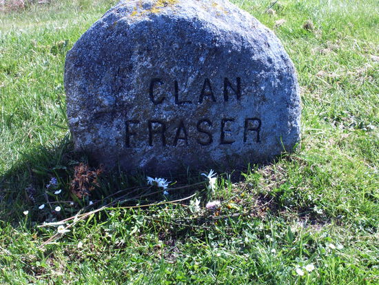 Gedenkstein auf dem Schlachtfeld .
Wegen dieses Clans machten wir die ganze Tour. 
"Jamie" Fraser war nämlich die Romanfigur in D.Gabaldons Highlandsaga.