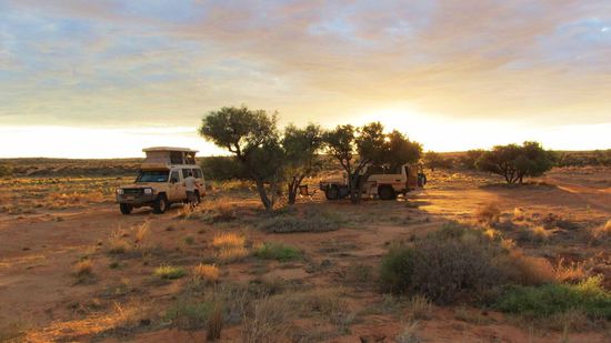 Nachtlager im Sonnenuntergang