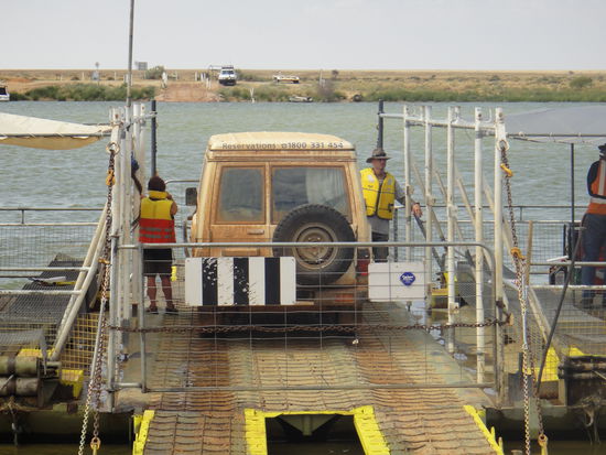 Fähre über den Fluß