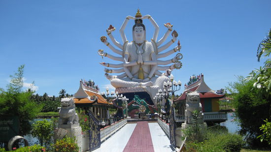 Tempel zwischen Thong Son Bay und Bo Phut