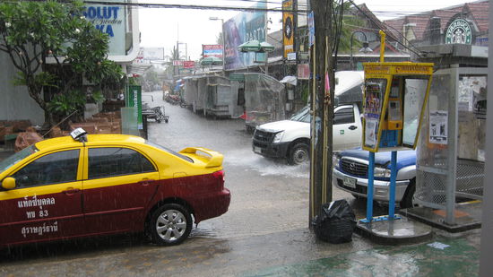 leichter Regen beim Shopping