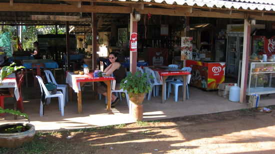 beim Fruehstueck am Thung Wua Lean Beach