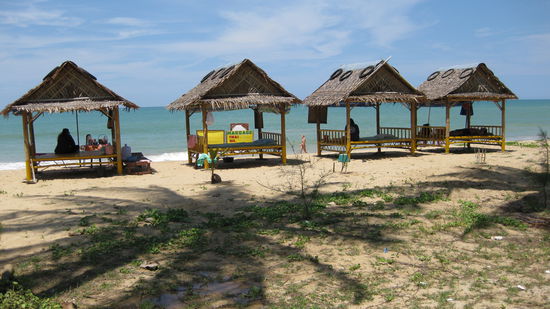 wenn am Strand liegen zu anstrengend wird, kann man hier noch ne Massage bekommen