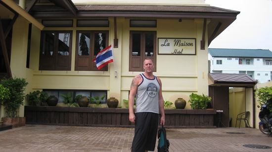 Hier haben wir uns fuer 5 Tage einquartiert. Wurde aber ab dem 1.11. richtig teuer. An dem Tag beginnt die Saison.