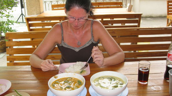Rotes und Gruenes Curry, auch echt lecker und kann auch echt scharf sein. Vor allem am naechsten Morgen 