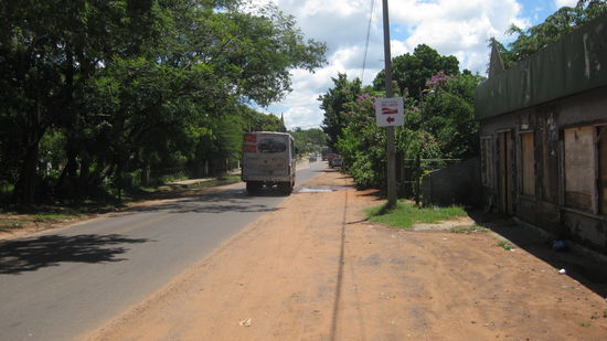 Hauptstrasse durch Aregua