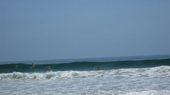 Und Tamarindo soll ein Surferparadis sein? Hier sind die Waves groesser.