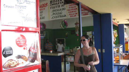 am Busbahnhof in Liberia