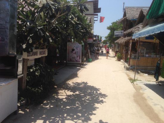 Walking Street noch am frühen Morgen und sehr wenig los.