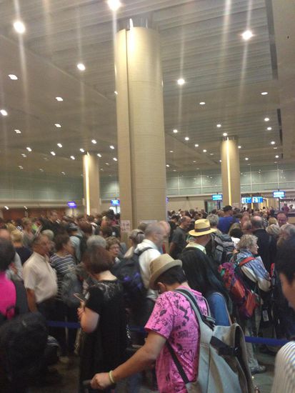 Massenandrang bei der Einreise.