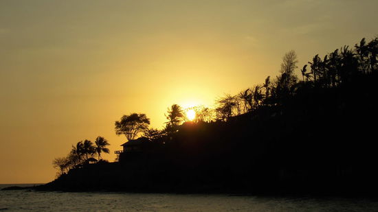 mit einem schoenen Sonnenuntergang wurden wir begruesst