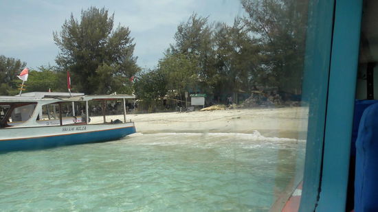 Gili Trawangan mit Baumaterial am Beach