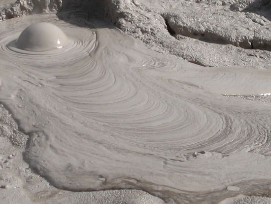 ...ein schoenes blubberndes schlammloch...bis ich die blase da oben endlich mal als foto hatte..tz tz..nur fuer euch 