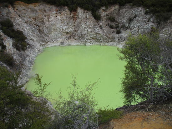 ..das ist das teufelsbad..die farbe ist echt super als ob man wasserfarbe zugesetzt haette...he he..