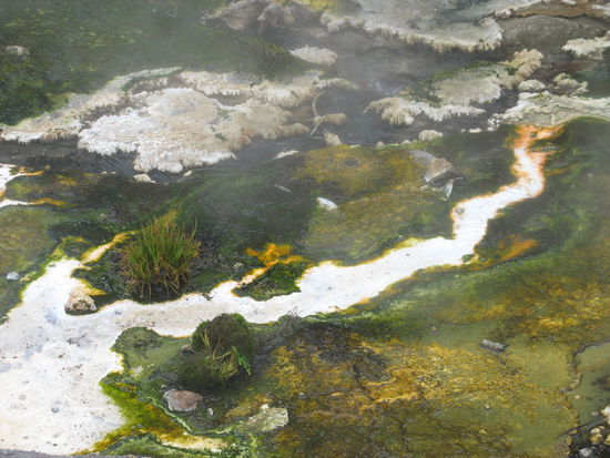 ...unbeschreibliche farbspiele und alles echt *natur*..im vulkantal...