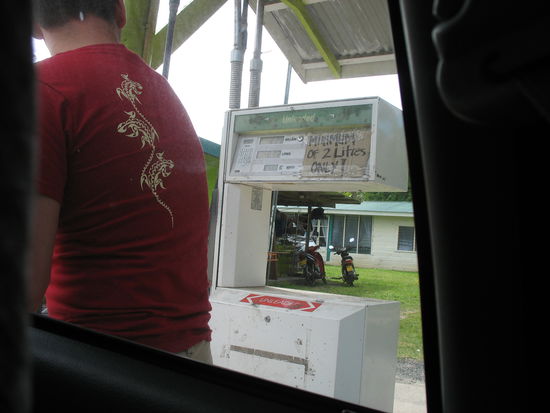 ...tanken muss man auch mal  ist aber im gegensatz zu neuseeland echt teuer!