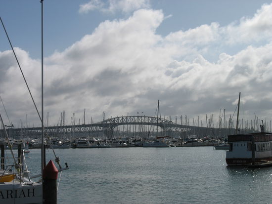 Habour bridge von Auckland...