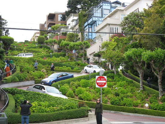 die berühmte Lombardstreet...man darf nur runter fahren!
