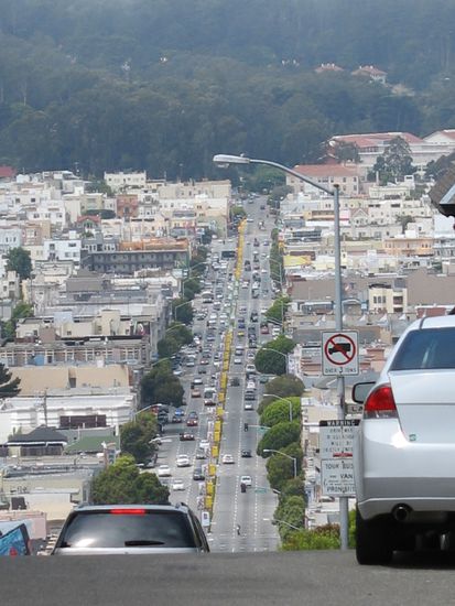Lombardstreet in richtung Golden Gate Bridge...da sind wir lang, um Mel´s drive in zu finden...