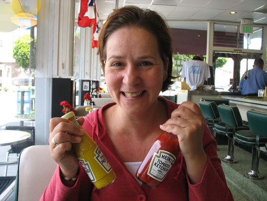 ja ja ja...endlich echtes Amerika mit allem drum und dran und gleich gibts frühstück mittags um 13 uhr für die spätaufsteher ...