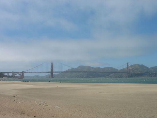 da ist sie nun...die golden gate brigde...ich habe mich nur gefragt, warum sie eigentlich rot ist und nicht golden...