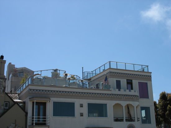 diese schöne dachterrasse mit blick über den strand + golden gate haben wir uns als ferienhaus ausgesucht ) man darf ja träumen in amerika oder!!!