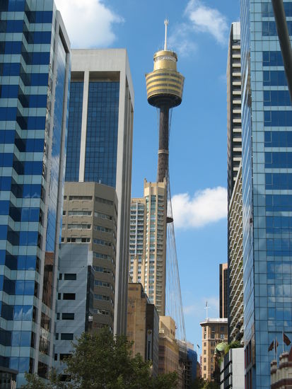 sydney tower und gleich davor lehnt unser hotel dran, also sehr zentral.