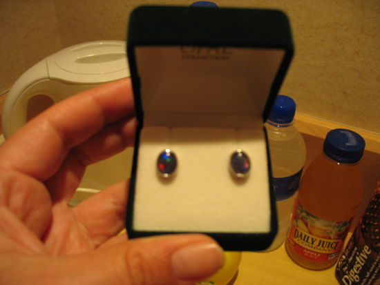 meine Opal-Ohrringe...schee, ne 
Mal schauen, ob Michael mir die steine klauen will  Fuer dich hab ich noch keinen Opal gefunden, Chefchen 