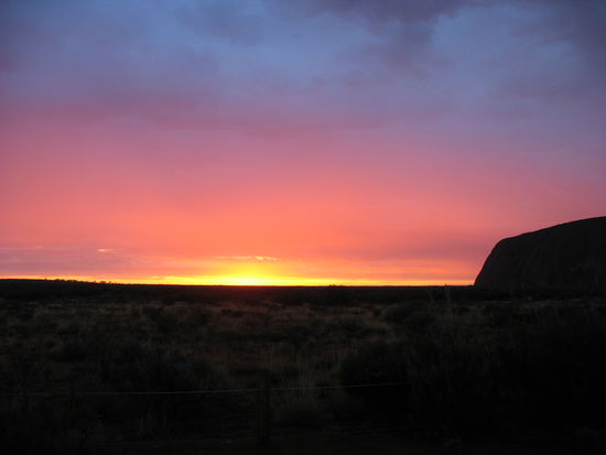 Sonnenaufgang beim Ayers Rock...
