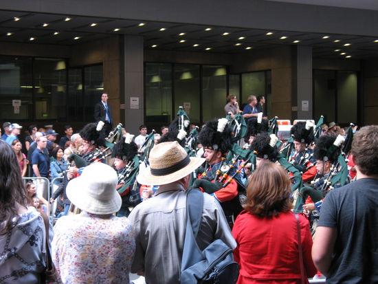 Jede Menge Leute...ein riesen grosser Umzug in der Innenstadt von Sydney...