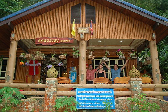 Besuch bei Jens, einem Daene mit Apresski Resort in Thailand (Ranong) Tipp!!!! Wer mit Ski anreist wohnt eine Woche kostenlos :O)... Daenen luegen nicht.