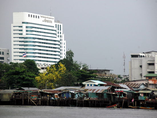 Gegensaetze - ich wuerde lieber am Wasser wohnen - baden eher nicht