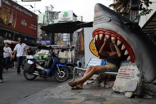 ... und der Haifisch der hat Zaehne - Khaosun Road