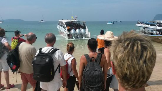 Abfahrt von Ko Mook mit dem Speedboat nach Ko Bulon  (900 Bath pro Nase )  ca. 2 Stunden