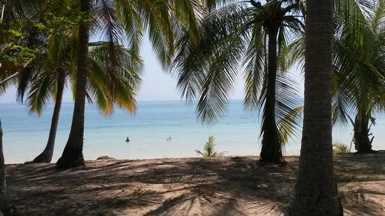 Der Hauptstrand auf der Südseite, wo man normalerweise ankommt