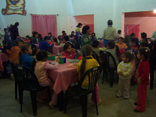 Wenn es Abendessen gibt, ist die Bude voll.