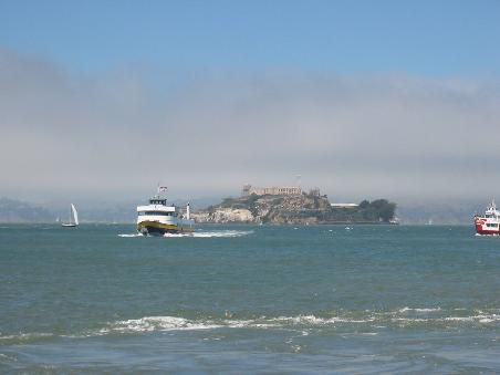 Gefängnisinsel Alcatraz (Blick von der Küste aus)