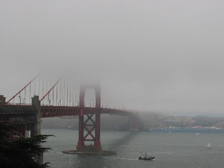 Golden Gate Bridge (verschwindet im Nebel, der im August eigentlich immer über der Stadt und der Meeresbucht hängt)