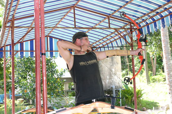 ...Andre beim Bogenschiessen...