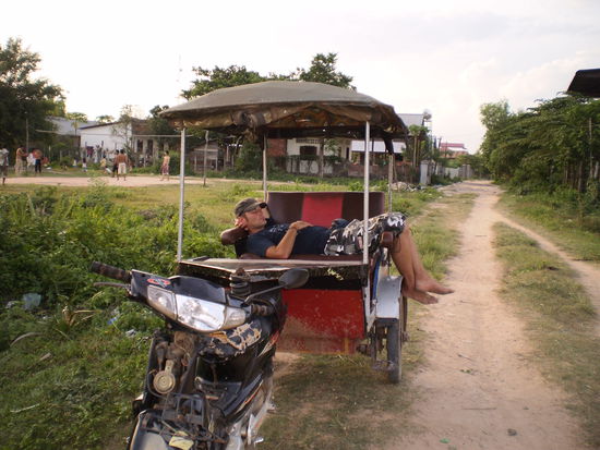 Andre schlafend im Tuk Tuk