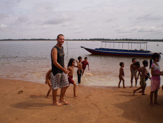 mit den Kindern am See