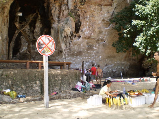Man achte auf das Verbotsschild...